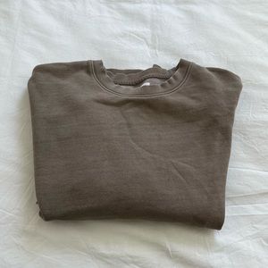 Aritzia TNA crewneck in a faded brown 🐻